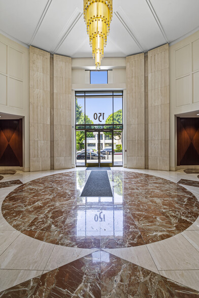 150 S Rodeo Dr, Beverly Hills, CA for lease - Primary Photo - Image 1 of 9