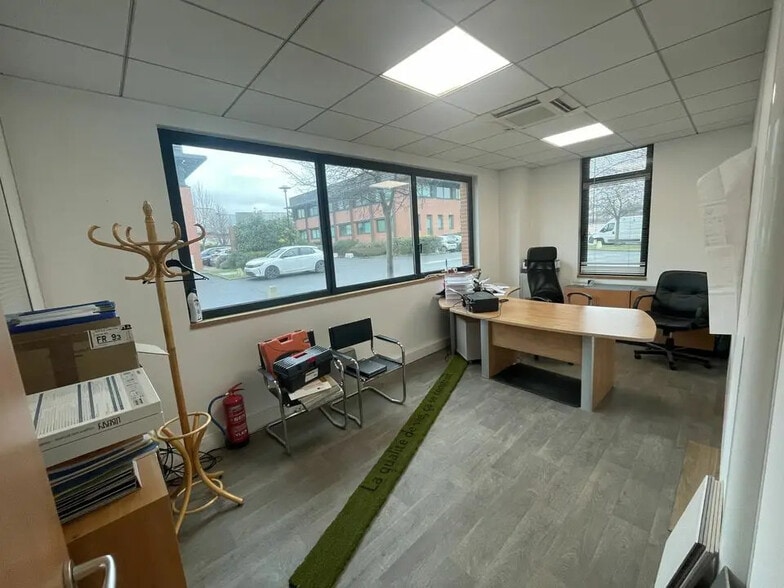 74 Rue Ambroise Croizat, Saint-Denis for lease - Interior Photo - Image 3 of 6