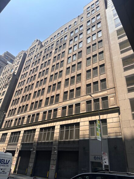 1 W 39th St, New York, NY for lease - Primary Photo - Image 1 of 1