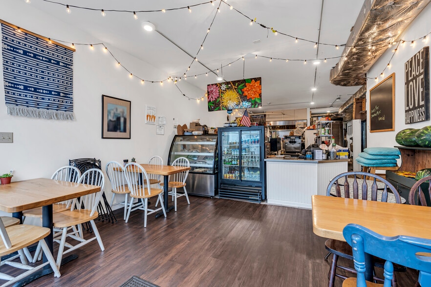 15 Main St, Keyport, NJ for sale - Interior Photo - Image 3 of 16