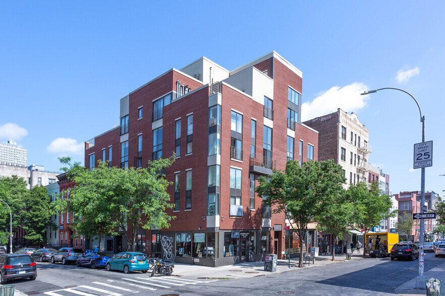 320 Bedford Ave, Brooklyn, NY for sale - Primary Photo - Image 1 of 1