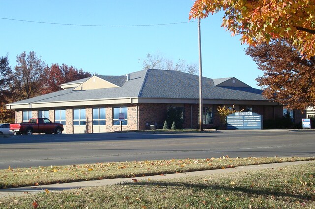 3615 SW 29th St, Topeka, KS for sale Primary Photo- Image 1 of 1