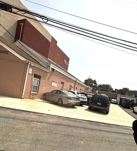 337-343 Merrick Rd, Lynbrook, NY for lease - Building Photo - Image 3 of 3