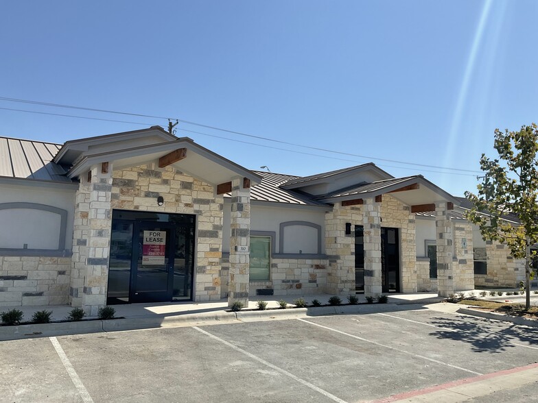 2200 N AW Grimes, Round Rock, TX for lease - Building Photo - Image 2 of 8