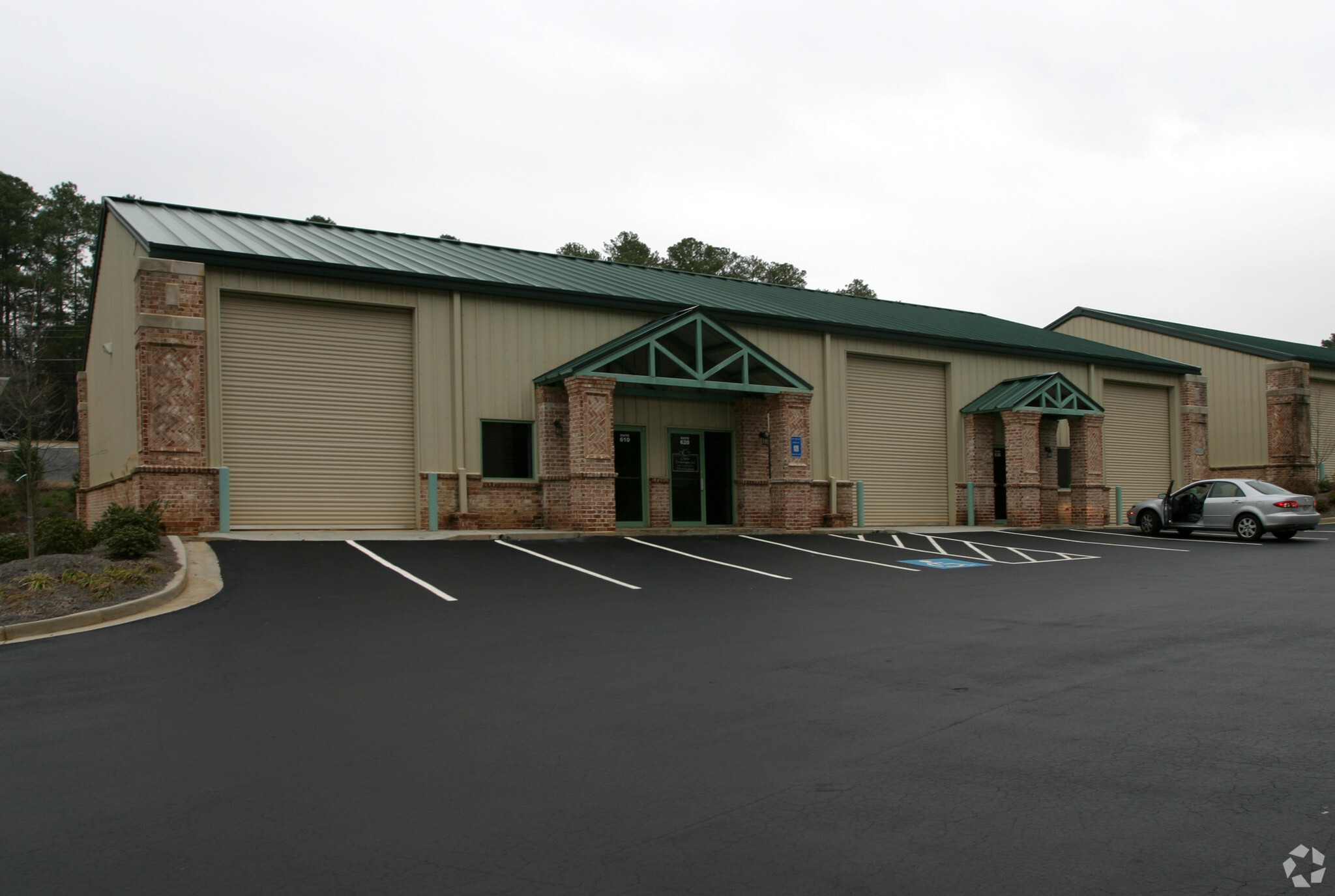 875 Gettysburg Trl, Kennesaw, GA for lease Primary Photo- Image 1 of 2