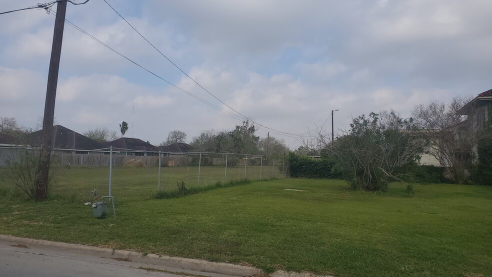 404 Riverside Blvd, Brownsville, TX for sale - Building Photo - Image 2 of 6