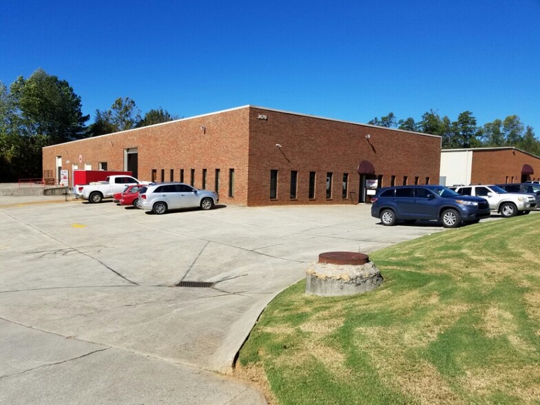 3670 Burnette Park Dr, Suwanee, GA for lease - Building Photo - Image 2 of 5