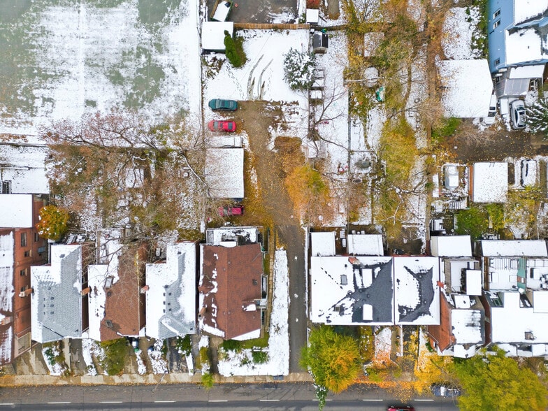 115 Parkside Dr, Toronto, ON for sale - Building Photo - Image 2 of 4