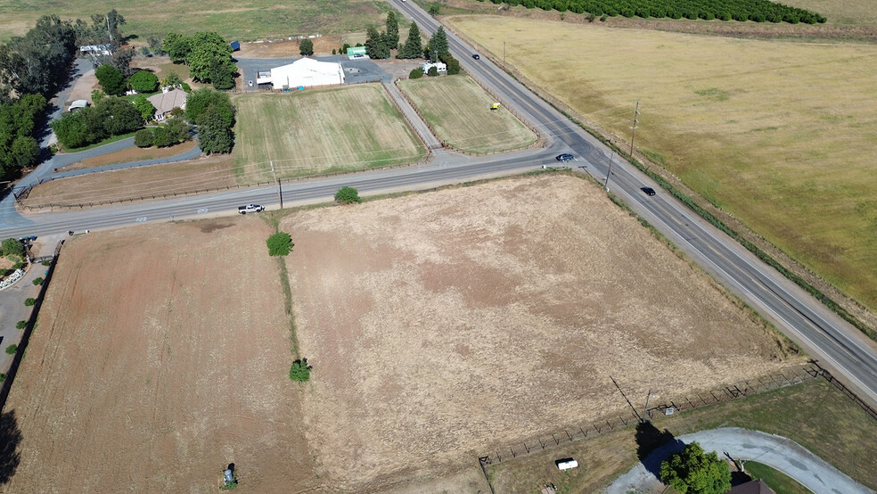 Herndon & McCall Aves., Clovis, CA for sale - Primary Photo - Image 1 of 2