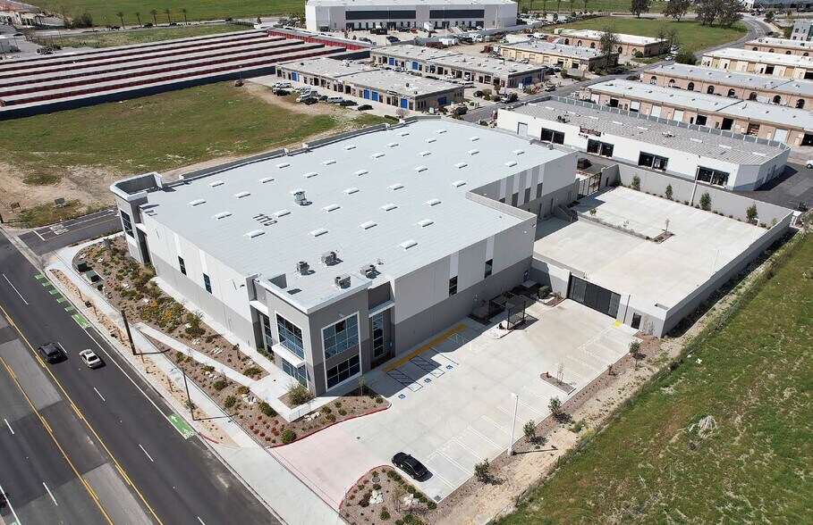 1110 W Baseline Rd, Rialto, CA for lease - Building Photo - Image 1 of 14