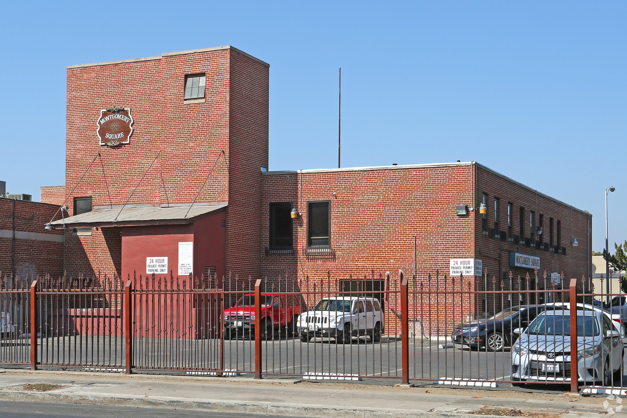 208-210 W Main St, Visalia, CA for lease Primary Photo- Image 1 of 7
