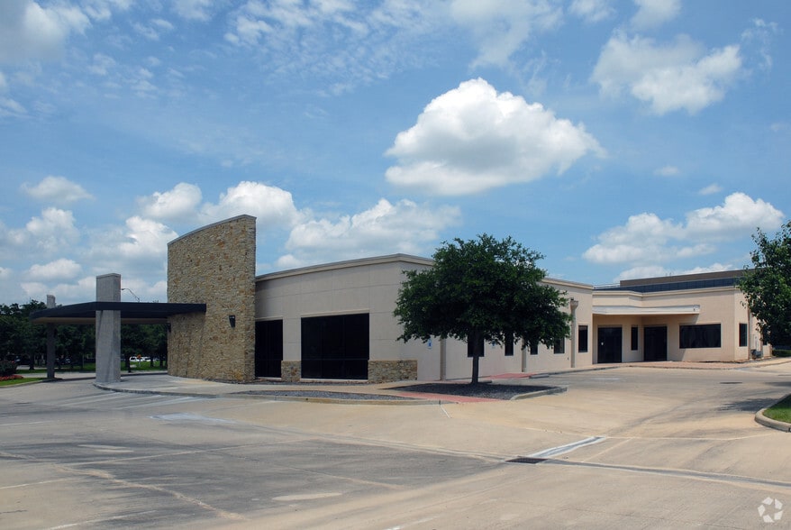11321 Fallbrook Dr, Houston, TX for lease - Building Photo - Image 3 of 14
