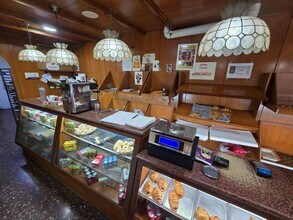 Retail in Barcelona, Barcelona for lease Interior Photo- Image 1 of 9