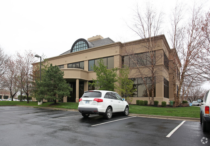 6721 W 121st St, Overland Park, KS for lease - Primary Photo - Image 1 of 4