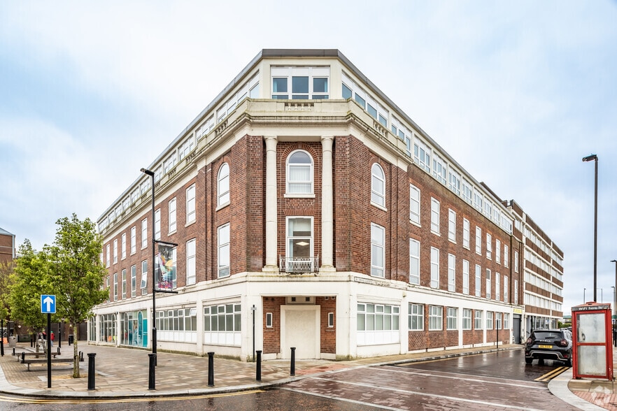 Back Spring Gdns, Bolton for lease - Building Photo - Image 2 of 3