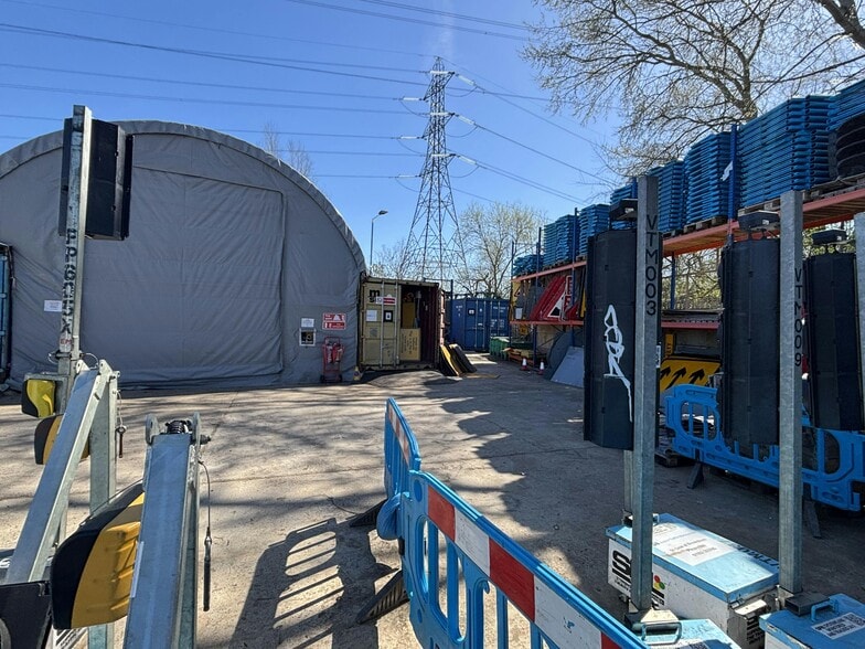 6 Morson Rd, Enfield for lease - Building Photo - Image 3 of 4