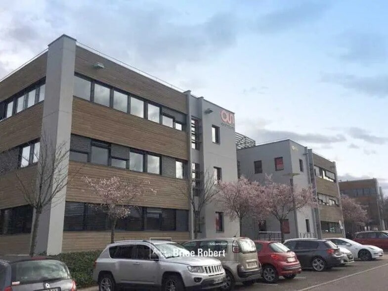 Office in Saint-Priest for lease - Building Photo - Image 3 of 4