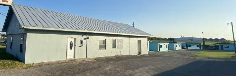 439 N Sunset Strip St, Kenedy, TX for sale Primary Photo- Image 1 of 53