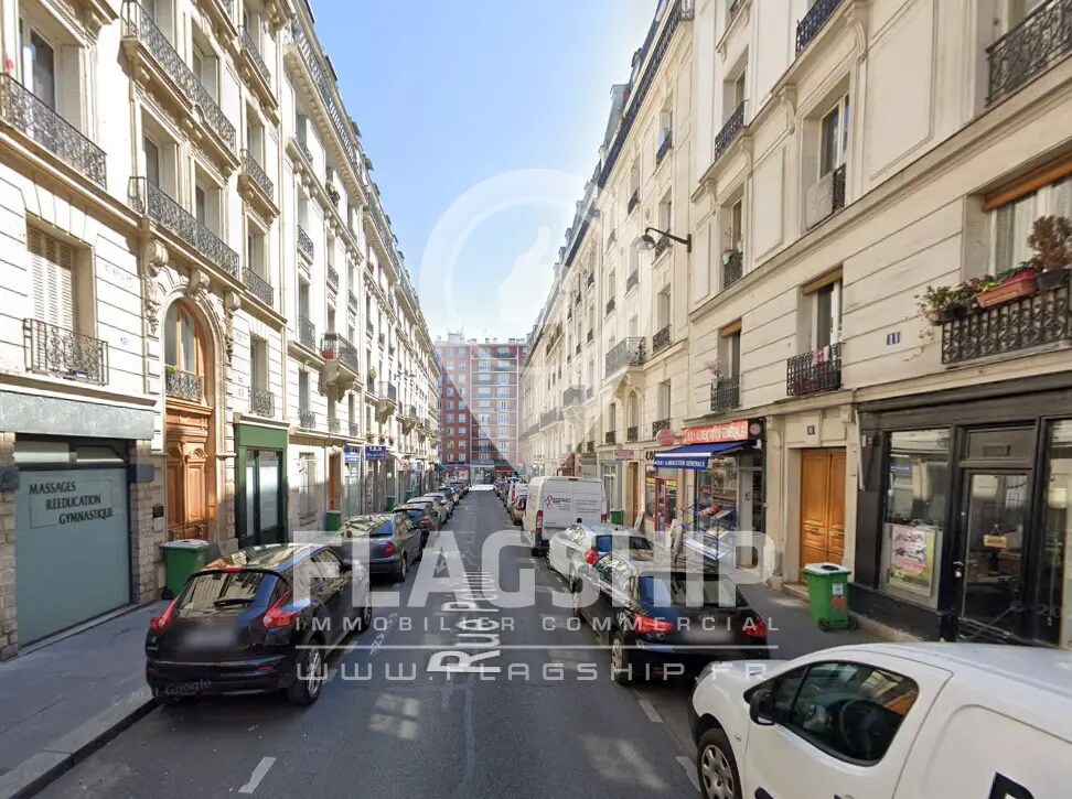 Retail in Paris for lease Building Photo- Image 1 of 3
