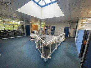 Flex in Vigny for sale Building Photo- Image 2 of 8