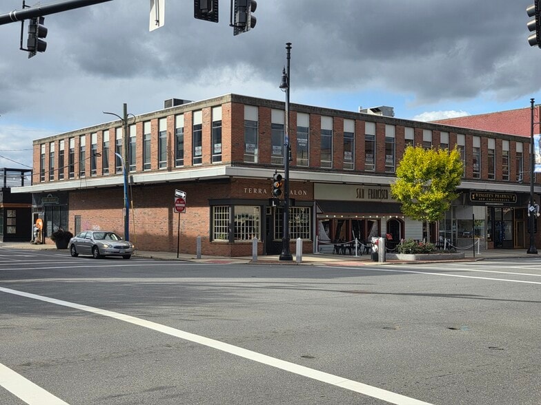 127-137 Main St, Nashua, NH for lease - Building Photo - Image 1 of 4