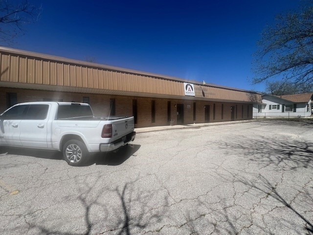 806 S Main St, Copperas Cove, TX for lease - Building Photo - Image 2 of 17