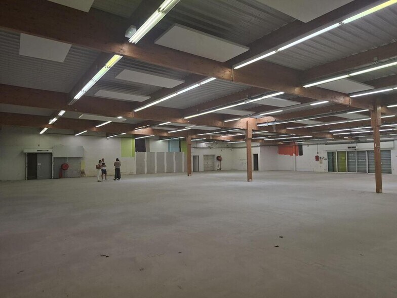 Retail in Longuyon for lease - Interior Photo - Image 2 of 5