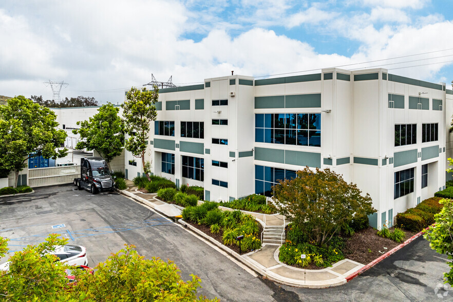 3900 E Philadelphia St, Ontario, CA for lease - Building Photo - Image 1 of 7