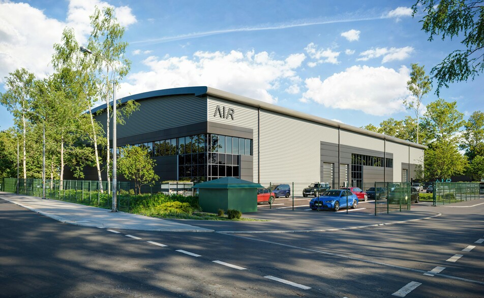 Ascot Rd, Feltham for lease - Building Photo - Image 1 of 9