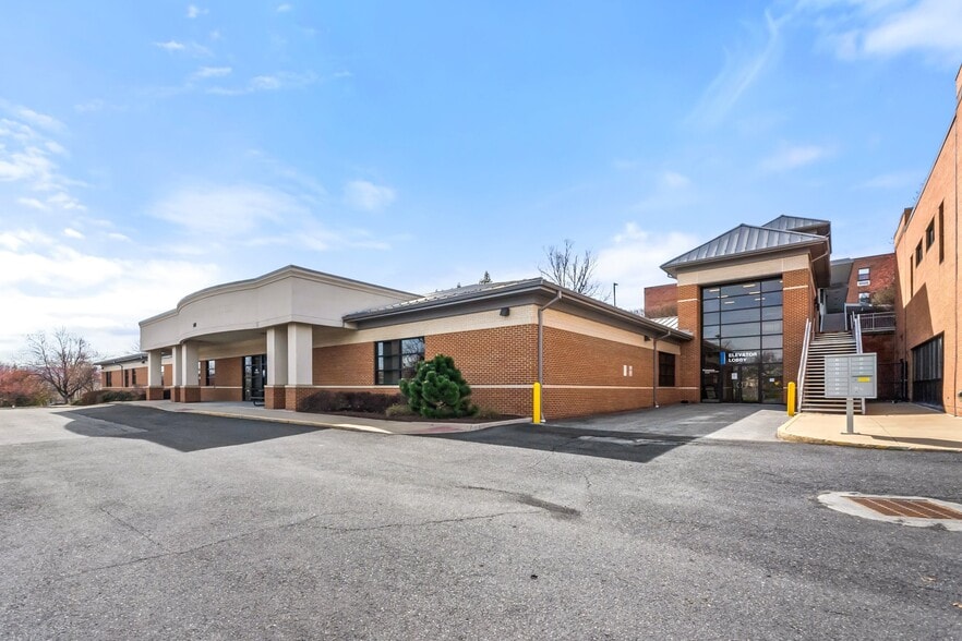 1077 N Shenandoah Ave, Front Royal, VA for sale - Building Photo - Image 3 of 4