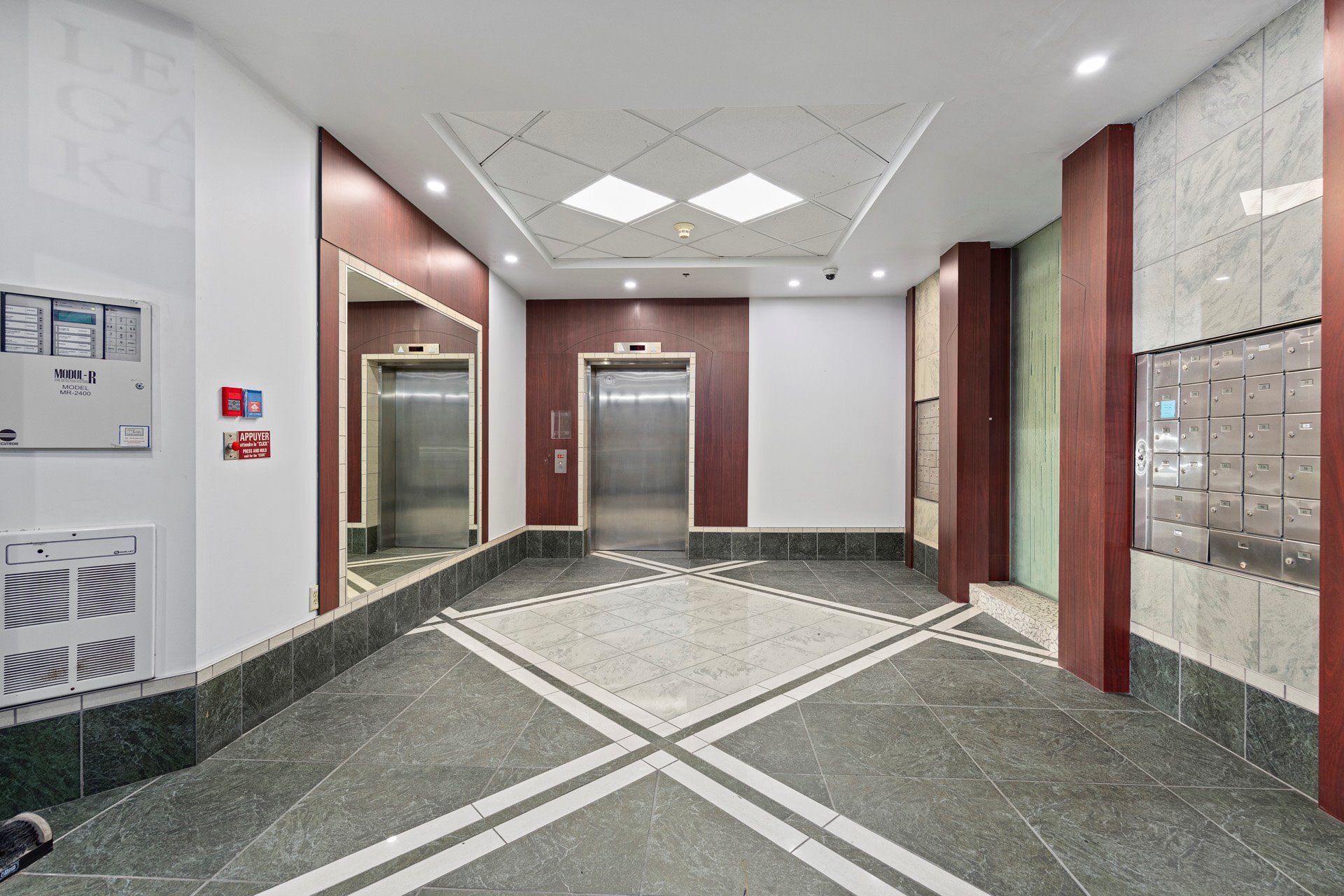 3572-3664 Saint-Charles Boul, Kirkland, QC for lease Lobby- Image 1 of 6