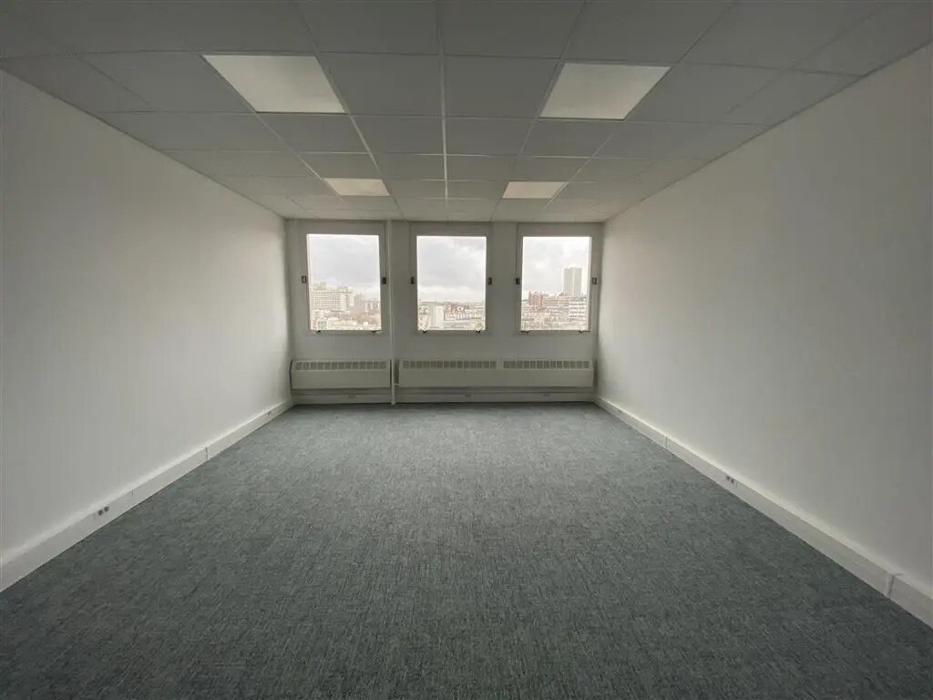 Office in Paris for lease Building Photo- Image 1 of 7