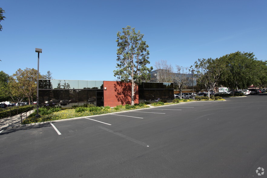 6555 Telephone Rd, Ventura, CA for lease - Building Photo - Image 1 of 3