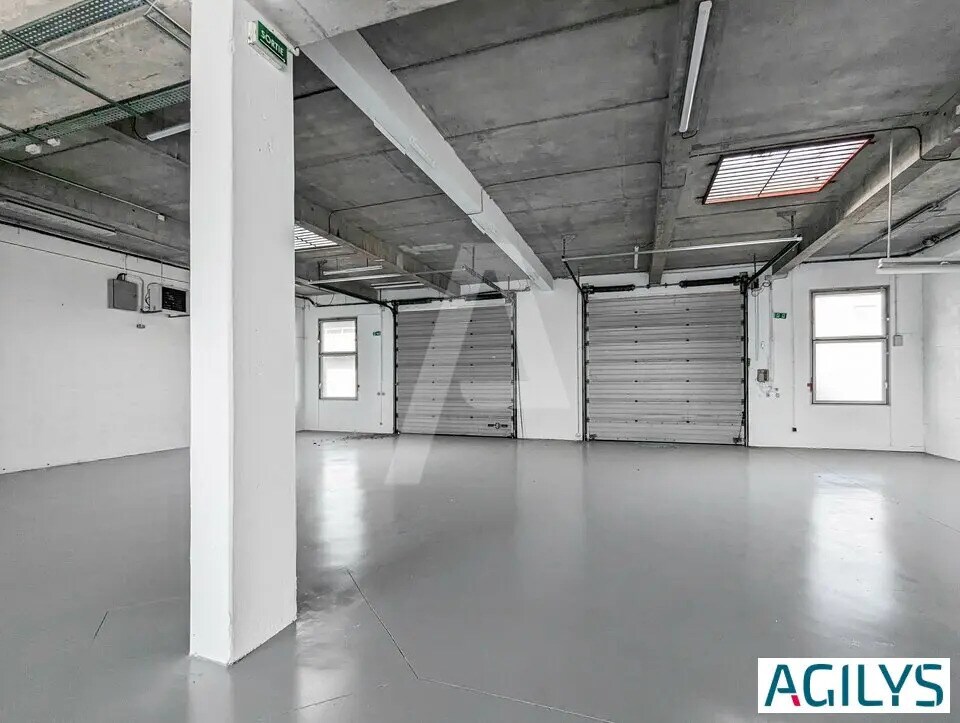 Flex in La Verrière for lease Interior Photo- Image 1 of 13