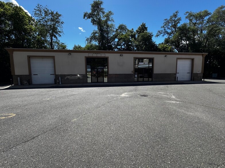 72-74 Cedar Swamp Rd, Glen Cove, NY for sale - Building Photo - Image 2 of 11