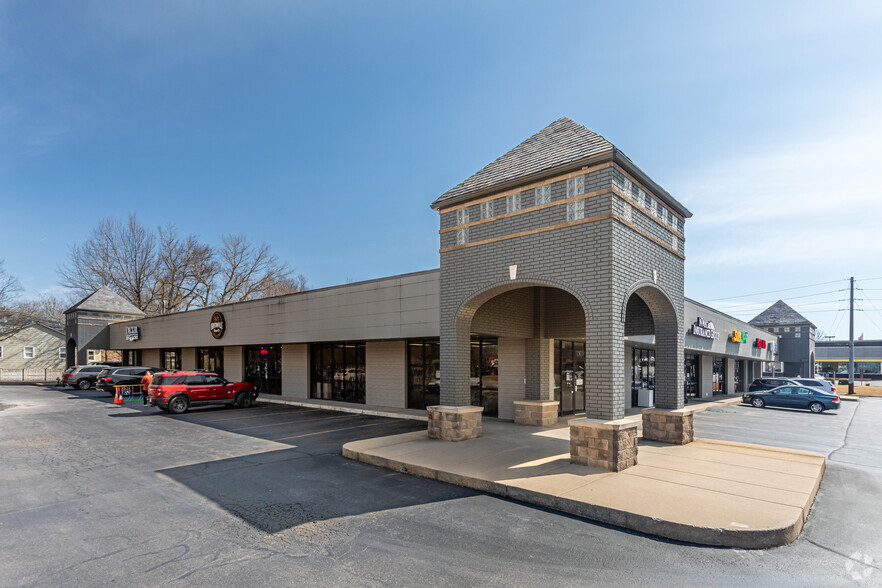 813 W Central Ave, Bentonville, AR for lease - Building Photo - Image 2 of 5