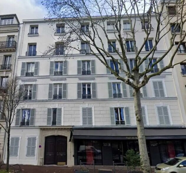 Flex in Vanves for sale - Building Photo - Image 1 of 5