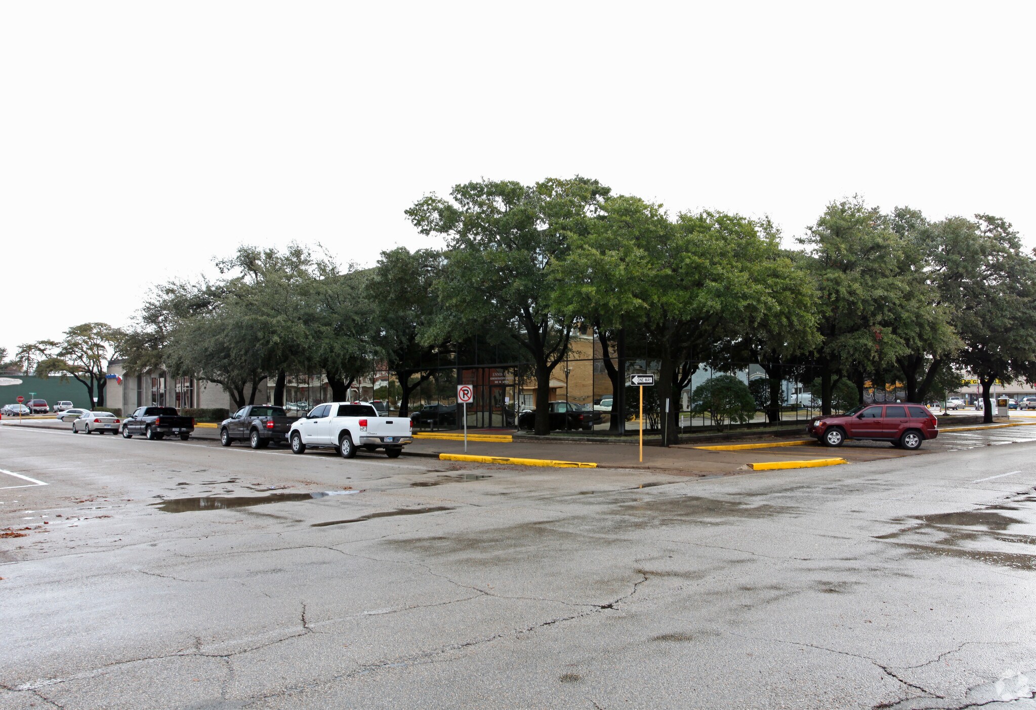 301 W Knox St, Ennis, TX for sale Primary Photo- Image 1 of 1