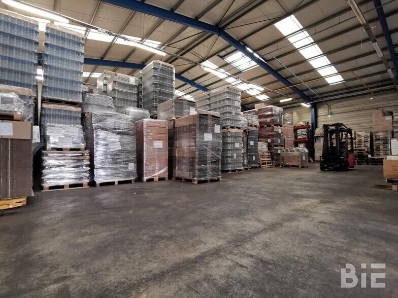 Flex in Pompignac for lease - Building Photo - Image 3 of 5