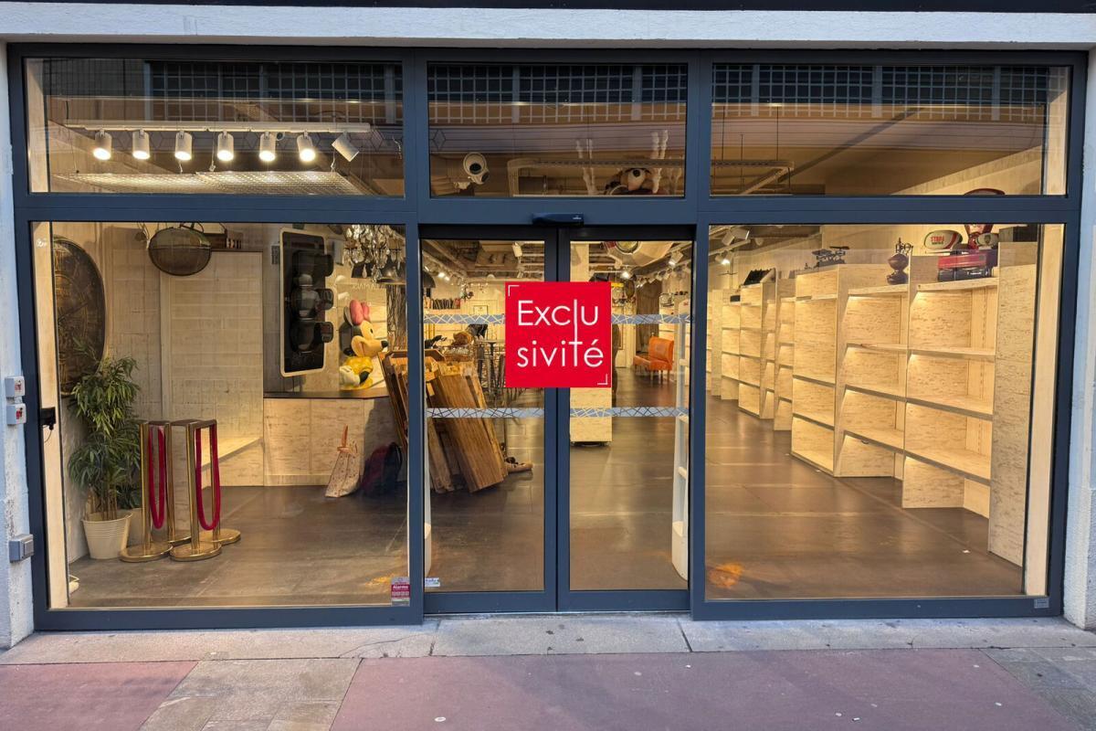 Retail in Nantes for lease Building Photo- Image 1 of 23