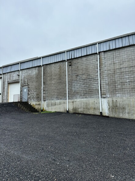 135 Ward Ave, Moosup, CT for lease - Building Photo - Image 2 of 2