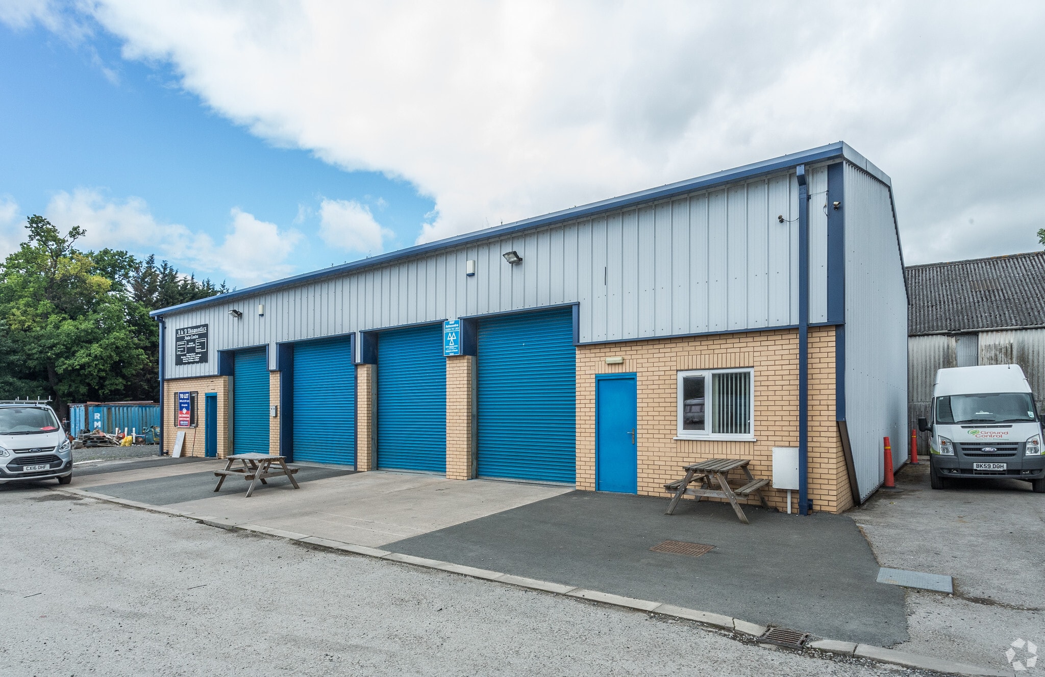 Hen Lon Parcwr, Ruthin for sale Primary Photo- Image 1 of 1