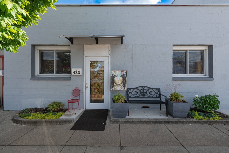 418-440 W Main St portfolio of 3 properties for sale on LoopNet.com - Building Photo - Image 2 of 47