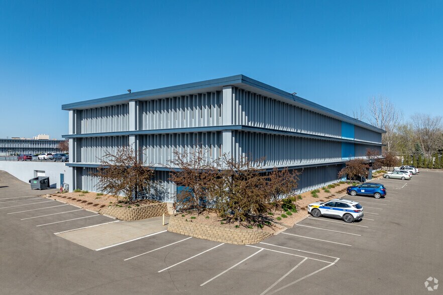 6063 Hudson Rd, Woodbury, MN for lease - Building Photo - Image 1 of 10