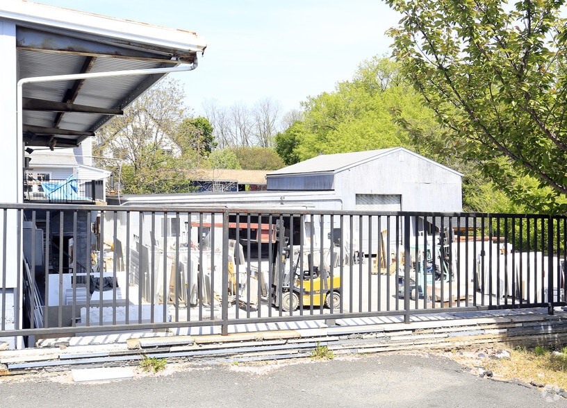 560 Tarrytown Rd, White Plains, NY for sale - Building Photo - Image 2 of 52