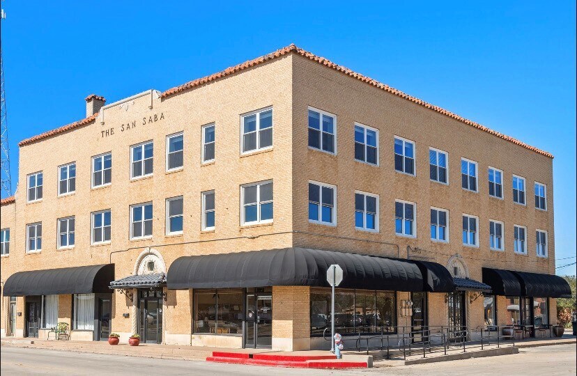 215 E Wallace St, San Saba, TX for sale - Primary Photo - Image 1 of 1