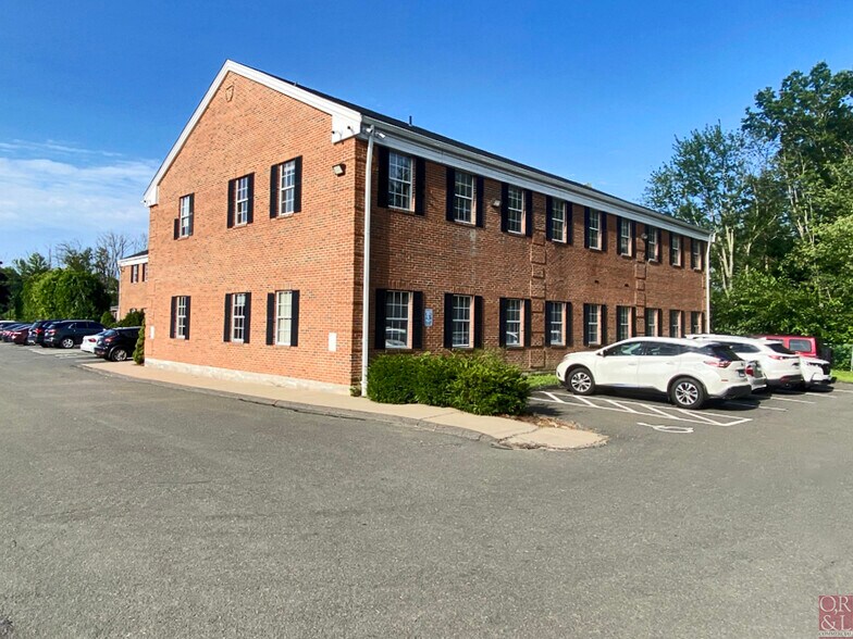 162 Mountain Rd, Suffield, CT 06078 Office/Medical for Lease