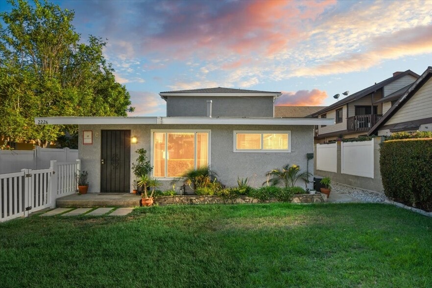 2226 Voorhees Ave, Redondo Beach, CA for sale - Building Photo - Image 3 of 40