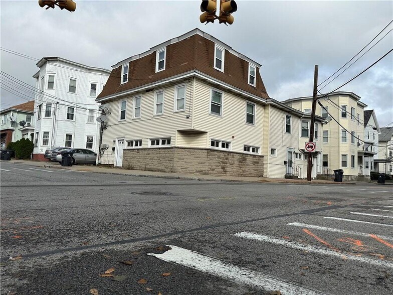 166 Division St, Pawtucket, RI for sale - Building Photo - Image 1 of 1