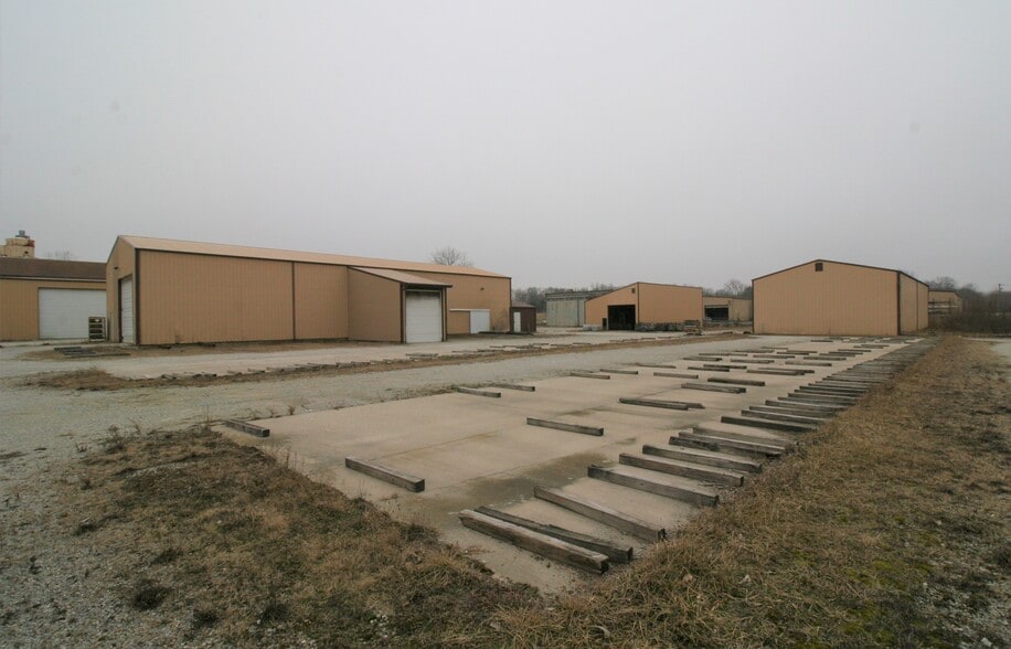 110 Dimension Ave, Wabash, IN for sale - Primary Photo - Image 1 of 1